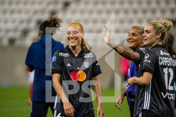 2020-09-11 - Janice Cayman of Olympique Lyonnais, Shanice Van De Sanden of Olympique Lyonnais and Ellie Carpenter of Olympique Lyonnais celebrate the victory after the Women's French championship D1 Arkema football match between Stade de Reims and Olympique Lyonnais on September 11, 2020 at Auguste Delaune stadium in Reims, France - Photo Antoine Massinon / A2M Sport Consulting / DPPI - STADE DE REIMS VS OLYMPIQUE LYONNAIS - FRENCH WOMEN DIVISION 1 - SOCCER