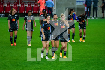 2020-09-11 - Jodie Taylor of Olympique Lyonnais, Sara Bjork Gunnarsdottir of Olympique Lyonnais and Ellie Carpenter of Olympique Lyonnais celebrate the victory after the Women's French championship D1 Arkema football match between Stade de Reims and Olympique Lyonnais on September 11, 2020 at Auguste Delaune stadium in Reims, France - Photo Melanie Laurent / A2M Sport Consulting / DPPI - STADE DE REIMS VS OLYMPIQUE LYONNAIS - FRENCH WOMEN DIVISION 1 - SOCCER