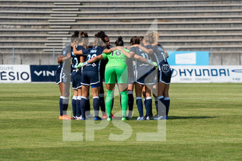 2020-09-12 - The players of Paris FC ahead of the Women's French championship D1 Arkema football match between Paris FC and Soyaux ASJ on September 12, 2020 at Robert Bobin stadium in Bondoufle, France - Photo Melanie Laurent / A2M Sport Consulting / DPPI - PARIS FC VS SOYAUX ASJ - FRENCH WOMEN DIVISION 1 - SOCCER