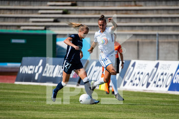 2020-09-12 - Julie Soyer of Paris FC and Viviane Boudaud of ASJ Soyaux fight for the ball during the Women's French championship D1 Arkema football match between Paris FC and Soyaux ASJ on September 12, 2020 at Robert Bobin stadium in Bondoufle, France - Photo Melanie Laurent / A2M Sport Consulting / DPPI - PARIS FC VS SOYAUX ASJ - FRENCH WOMEN DIVISION 1 - SOCCER