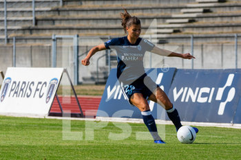 2020-09-12 - Claire Savin of Paris FC controls the ball during the Women's French championship D1 Arkema football match between Paris FC and Soyaux ASJ on September 12, 2020 at Robert Bobin stadium in Bondoufle, France - Photo Melanie Laurent / A2M Sport Consulting / DPPI - PARIS FC VS SOYAUX ASJ - FRENCH WOMEN DIVISION 1 - SOCCER