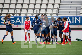 2020-09-25 - Marie Antoinette Katoto of Paris Saint Germain celebrates her goal with teammates during the Women's French championship D1 Arkema football match between Paris Saint-Germain and Stade de Reims on September 25, 2020 at Jean Bouin stadium in Paris, France - Photo Antoine Massinon / A2M Sport Consulting / DPPI - PARIS SAINT-GERMAIN AND STADE DE REIMS - FRENCH WOMEN DIVISION 1 - SOCCER