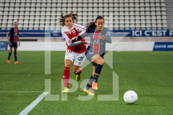 2020-09-25 - Rachel Corboz of Stade de Reims and Luana Bertolucci of Paris Saint Germain fight for the ball during the Women's French championship D1 Arkema football match between Paris Saint-Germain and Stade de Reims on September 25, 2020 at Jean Bouin stadium in Paris, France - Photo Antoine Massinon / A2M Sport Consulting / DPPI - PARIS SAINT-GERMAIN AND STADE DE REIMS - FRENCH WOMEN DIVISION 1 - SOCCER