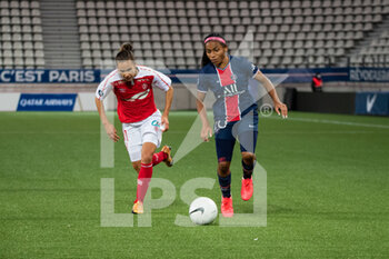 2020-09-25 - Tanya Romanenko of Stade de Reims and Perle Morroni of Paris Saint Germain in a duel for the ball during the Women's French championship D1 Arkema football match between Paris Saint-Germain and Stade de Reims on September 25, 2020 at Jean Bouin stadium in Paris, France - Photo Antoine Massinon / A2M Sport Consulting / DPPI - PARIS SAINT-GERMAIN AND STADE DE REIMS - FRENCH WOMEN DIVISION 1 - SOCCER