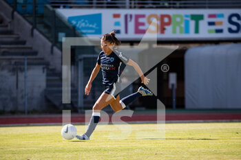 2020-09-26 - Clara Mateo of Paris FC controls the ball during the Women's French championship D1 Arkema football match between Paris FC and Le Havre AC on September 26, 2020 at Robert Bobin stadium in Bondoufle, France - Photo Antoine Massinon / A2M Sport Consulting / DPPI - PARIS FC AND LE HAVRE AC - FRENCH WOMEN DIVISION 1 - SOCCER