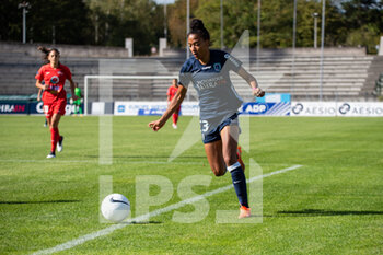 2020-10-10 - Eseosa Aigbogun of Paris FC controls the ball during the Women's French championship D1 Arkema football match between Paris FC and GPSO 92 Issy on October 10, 2020 at Robert Bobin stadium in Bondoufle, France - Photo Melanie Laurent / A2M Sport Consulting / DPPI - PARIS FC VS GPSO 92 ISSY - FRENCH WOMEN DIVISION 1 - SOCCER