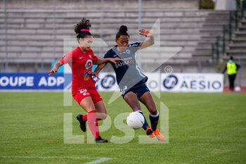 2020-10-10 - Sarah Boudaoud of GPSO 92 Issy and Eseosa Aigbogun of Paris FC fight for the ball during the Women's French championship D1 Arkema football match between Paris FC and GPSO 92 Issy on October 10, 2020 at Robert Bobin stadium in Bondoufle, France - Photo Melanie Laurent / A2M Sport Consulting / DPPI - PARIS FC VS GPSO 92 ISSY - FRENCH WOMEN DIVISION 1 - SOCCER