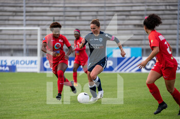 2020-10-10 - Kayla Mills of GPSO 92 Issy and Gaetane Thiney of Paris FC fight for the ball during the Women's French championship D1 Arkema football match between Paris FC and GPSO 92 Issy on October 10, 2020 at Robert Bobin stadium in Bondoufle, France - Photo Melanie Laurent / A2M Sport Consulting / DPPI - PARIS FC VS GPSO 92 ISSY - FRENCH WOMEN DIVISION 1 - SOCCER