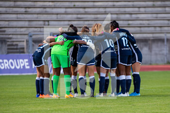 2020-10-10 - The players of Paris FC ahead of the Women's French championship D1 Arkema football match between Paris FC and GPSO 92 Issy on October 10, 2020 at Robert Bobin stadium in Bondoufle, France - Photo Antoine Massinon / A2M Sport Consulting / DPPI - PARIS FC VS GPSO 92 ISSY - FRENCH WOMEN DIVISION 1 - SOCCER