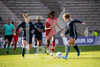 2020-10-10 - Anaig Butel of Paris FC and Esther Mbakem Niaro of GPSO 92 Issy fight for the ball during the Women's French championship D1 Arkema football match between Paris FC and GPSO 92 Issy on October 10, 2020 at Robert Bobin stadium in Bondoufle, France - Photo Antoine Massinon / A2M Sport Consulting / DPPI - PARIS FC VS GPSO 92 ISSY - FRENCH WOMEN DIVISION 1 - SOCCER