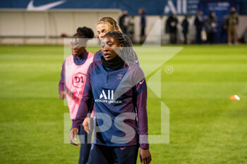 2020-10-10 - Kadidiatou Diani of Paris Saint Germain warms up ahead of the Women's French championship D1 Arkema football match between Paris Saint-Germain and Montpellier HSC on October 10, 2020 at Georges Lef.vre stadium in Saint-Germain-en-Laye, France - Photo Melanie Laurent / A2M Sport Consulting / DPPI - PARIS SAINT-GERMAIN VS MONTPELLIER HSC - FRENCH WOMEN DIVISION 1 - SOCCER