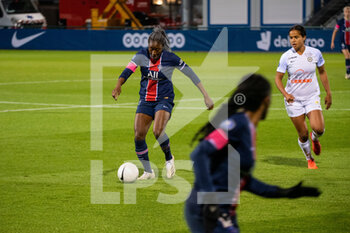 2020-10-10 - Kadidiatou Diani of Paris Saint Germain controls the ball during the Women's French championship D1 Arkema football match between Paris Saint-Germain and Montpellier HSC on October 10, 2020 at Georges Lef.vre stadium in Saint-Germain-en-Laye, France - Photo Melanie Laurent / A2M Sport Consulting / DPPI - PARIS SAINT-GERMAIN VS MONTPELLIER HSC - FRENCH WOMEN DIVISION 1 - SOCCER