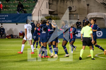 2020-10-10 - Kadidiatou Diani of Paris Saint Germain celebrates the goal with teammates during the Women's French championship D1 Arkema football match between Paris Saint-Germain and Montpellier HSC on October 10, 2020 at Georges Lef.vre stadium in Saint-Germain-en-Laye, France - Photo Melanie Laurent / A2M Sport Consulting / DPPI - PARIS SAINT-GERMAIN VS MONTPELLIER HSC - FRENCH WOMEN DIVISION 1 - SOCCER