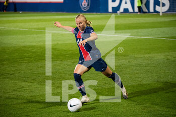 2020-10-10 - Paulina Dudek of Paris Saint Germain controls the ball during the Women's French championship D1 Arkema football match between Paris Saint-Germain and Montpellier HSC on October 10, 2020 at Georges Lef.vre stadium in Saint-Germain-en-Laye, France - Photo Melanie Laurent / A2M Sport Consulting / DPPI - PARIS SAINT-GERMAIN VS MONTPELLIER HSC - FRENCH WOMEN DIVISION 1 - SOCCER