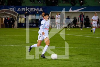 2020-10-10 - Elisa De Almeida of Montpellier Herault Sport Club controls the ball during the Women's French championship D1 Arkema football match between Paris Saint-Germain and Montpellier HSC on October 10, 2020 at Georges Lef.vre stadium in Saint-Germain-en-Laye, France - Photo Melanie Laurent / A2M Sport Consulting / DPPI - PARIS SAINT-GERMAIN VS MONTPELLIER HSC - FRENCH WOMEN DIVISION 1 - SOCCER