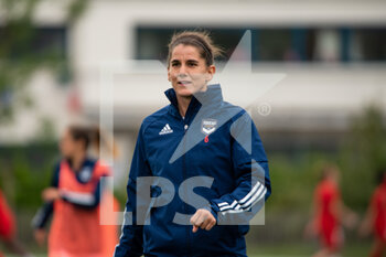 2020-10-17 - Charlotte Bilbault of FC Girondins de Bordeaux warms up ahead of the Women's French championship D1 Arkema football match between GPSO 92 Issy and Girondins de Bordeaux on October 17, 2020 at Stade Le Gallo in Boulogne Billancourt, France - Photo Antoine Massinon / A2M Sport Consulting / DPPI - GPSO 92 ISSY VS GIRONDINS DE BORDEAUX - FRENCH WOMEN DIVISION 1 - SOCCER