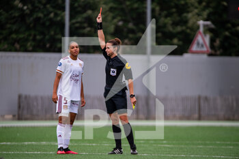 2020-10-17 - Estelle Cascarino of FC Girondins de Bordeaux takes a red card during the Women's French championship D1 Arkema football match between GPSO 92 Issy and Girondins de Bordeaux on October 17, 2020 at Stade Le Gallo in Boulogne Billancourt, France - Photo Antoine Massinon / A2M Sport Consulting / DPPI - GPSO 92 ISSY VS GIRONDINS DE BORDEAUX - FRENCH WOMEN DIVISION 1 - SOCCER