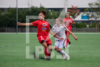 2020-10-17 - Celya Barclais of GPSO 92 Issy and Delphine Chatelin of FC Girondins de Bordeaux fight for the ball during the Women's French championship D1 Arkema football match between GPSO 92 Issy and Girondins de Bordeaux on October 17, 2020 at Stade Le Gallo in Boulogne Billancourt, France - Photo Melanie Laurent / A2M Sport Consulting / DPPI - GPSO 92 ISSY VS GIRONDINS DE BORDEAUX - FRENCH WOMEN DIVISION 1 - SOCCER