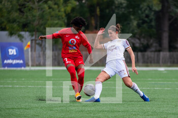 2020-10-17 - Batcheba Louis of GPSO 92 Issy and Charlotte Bilbault of FC Girondins de Bordeaux fight for the ball during the Women's French championship D1 Arkema football match between GPSO 92 Issy and Girondins de Bordeaux on October 17, 2020 at Stade Le Gallo in Boulogne Billancourt, France - Photo Melanie Laurent / A2M Sport Consulting / DPPI - GPSO 92 ISSY VS GIRONDINS DE BORDEAUX - FRENCH WOMEN DIVISION 1 - SOCCER