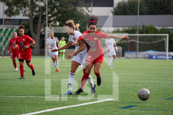 2020-10-17 - Claire Lavogez of FC Girondins de Bordeaux and Sarah Boudaoud of GPSO 92 Issy in a duel for the ball during the Women's French championship D1 Arkema football match between GPSO 92 Issy and Girondins de Bordeaux on October 17, 2020 at Stade Le Gallo in Boulogne Billancourt, France - Photo Melanie Laurent / A2M Sport Consulting / DPPI - GPSO 92 ISSY VS GIRONDINS DE BORDEAUX - FRENCH WOMEN DIVISION 1 - SOCCER