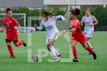 2020-10-17 - Mickaella Cardia of FC Girondins de Bordeaux and Sarah Boudaoud of GPSO 92 Issy fight for the ball during the Women's French championship D1 Arkema football match between GPSO 92 Issy and Girondins de Bordeaux on October 17, 2020 at Stade Le Gallo in Boulogne Billancourt, France - Photo Melanie Laurent / A2M Sport Consulting / DPPI - GPSO 92 ISSY VS GIRONDINS DE BORDEAUX - FRENCH WOMEN DIVISION 1 - SOCCER