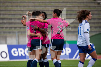 2020-10-31 - Clara Mateo of Paris FC celebrates the goal with teammates during the Women's French championship D1 Arkema football match between Paris FC and Stade de Reims on October 31, 2020 at Robert Bobin stadium in Bondoufle, France - Photo Antoine Massinon / A2M Sport Consulting / DPPI - PARIS FC VS STADE DE REIMS - FRENCH WOMEN DIVISION 1 - SOCCER