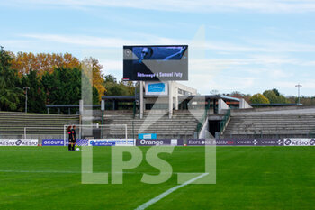 2020-10-31 - The tribute to Samuel Paty ahead of the Women's French championship D1 Arkema football match between Paris FC and Stade de Reims on October 31, 2020 at Robert Bobin stadium in Bondoufle, France - Photo Antoine Massinon / A2M Sport Consulting / DPPI - PARIS FC VS STADE DE REIMS - FRENCH WOMEN DIVISION 1 - SOCCER