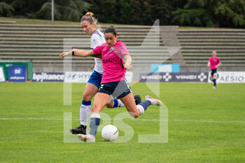 2020-10-31 - Darya Kravets of Stade de Reims and Evelyne Viens of Paris FC during the Women's French championship D1 Arkema football match between Paris FC and Stade de Reims on October 31, 2020 at Robert Bobin stadium in Bondoufle, France - Photo Antoine Massinon / A2M Sport Consulting / DPPI - PARIS FC VS STADE DE REIMS - FRENCH WOMEN DIVISION 1 - SOCCER