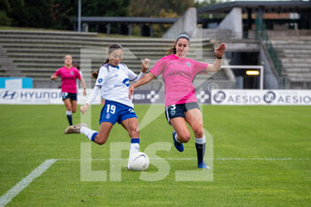 2020-10-31 - Kessya Bussy of Stade de Reims and Kaleigh Riehl of Paris FC fight for the ball during the Women's French championship D1 Arkema football match between Paris FC and Stade de Reims on October 31, 2020 at Robert Bobin stadium in Bondoufle, France - Photo Antoine Massinon / A2M Sport Consulting / DPPI - PARIS FC VS STADE DE REIMS - FRENCH WOMEN DIVISION 1 - SOCCER