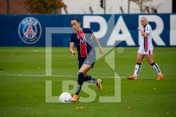 2020-11-01 - Luana Bertolucci of Paris Saint Germain controls the ball during the Women's French championship D1 Arkema football match between Paris Saint-Germain and FC Fleury 91 on November 1, 2020 at Georges Lef.vre stadium in Saint-Germain-en-Laye, France - Photo Antoine Massinon / A2M Sport Consulting / DPPI - PARIS SAINT-GERMAIN VS FC FLEURY 91 - FRENCH WOMEN DIVISION 1 - SOCCER