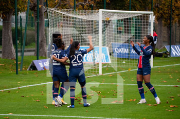 2020-11-01 - Grace Geyoro of Paris Saint Germain celebrates the goal with teammates during the Women's French championship D1 Arkema football match between Paris Saint-Germain and FC Fleury 91 on November 1, 2020 at Georges Lef.vre stadium in Saint-Germain-en-Laye, France - Photo Antoine Massinon / A2M Sport Consulting / DPPI - PARIS SAINT-GERMAIN VS FC FLEURY 91 - FRENCH WOMEN DIVISION 1 - SOCCER