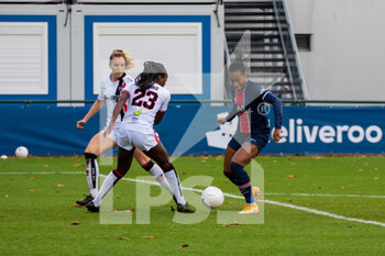 2020-11-01 - Teninsoun Sissoko of FC Fleury and Marie Antoinette Katoto of Paris Saint Germain fight for the ball during the Women's French championship D1 Arkema football match between Paris Saint-Germain and FC Fleury 91 on November 1, 2020 at Georges Lef.vre stadium in Saint-Germain-en-Laye, France - Photo Antoine Massinon / A2M Sport Consulting / DPPI - PARIS SAINT-GERMAIN VS FC FLEURY 91 - FRENCH WOMEN DIVISION 1 - SOCCER