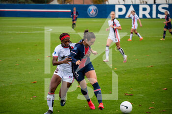 2020-11-01 - Claudine Falonne Meffometou of FC Fleury and Sara Dabritz of Paris Saint Germain fight for the ball during the Women's French championship D1 Arkema football match between Paris Saint-Germain and FC Fleury 91 on November 1, 2020 at Georges Lef.vre stadium in Saint-Germain-en-Laye, France - Photo Antoine Massinon / A2M Sport Consulting / DPPI - PARIS SAINT-GERMAIN VS FC FLEURY 91 - FRENCH WOMEN DIVISION 1 - SOCCER