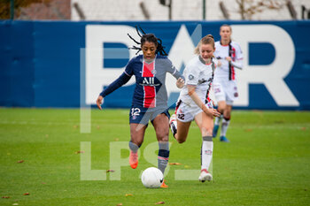2020-11-01 - Ashley Lawrence of Paris Saint Germain and Hannah Victoria Diaz of FC Fleury in a duel for the ball during the Women's French championship D1 Arkema football match between Paris Saint-Germain and FC Fleury 91 on November 1, 2020 at Georges Lef.vre stadium in Saint-Germain-en-Laye, France - Photo Antoine Massinon / A2M Sport Consulting / DPPI - PARIS SAINT-GERMAIN VS FC FLEURY 91 - FRENCH WOMEN DIVISION 1 - SOCCER