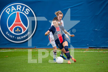 2020-11-01 - Julie Piga of FC Fleury and Ramona Bachmann of Paris Saint Germain in a duel for the ball during the Women's French championship D1 Arkema football match between Paris Saint-Germain and FC Fleury 91 on November 1, 2020 at Georges Lef.vre stadium in Saint-Germain-en-Laye, France - Photo Antoine Massinon / A2M Sport Consulting / DPPI - PARIS SAINT-GERMAIN VS FC FLEURY 91 - FRENCH WOMEN DIVISION 1 - SOCCER