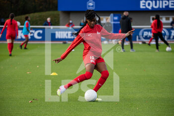 2020-11-14 - Esther Mbakem Niaro of GPSO 92 Issy warms up ahead of the Women's French championship D1 Arkema football match between GPSO 92 Issy and Paris Saint-Germain on November 14, 2020 at Pierre Pibarot stadium in Clairefontaine En Yvelines, France - Photo Melanie Laurent / A2M Sport Consulting / DPPI - GPSO 92 ISSY AND PARIS SAINT-GERMAIN - FRENCH WOMEN DIVISION 1 - SOCCER