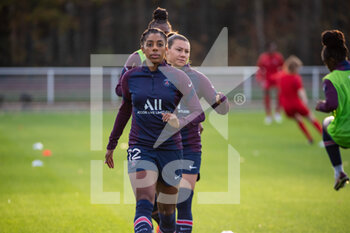 2020-11-14 - Ashley Lawrence of Paris Saint Germain and Ramona Bachmann of Paris Saint Germain warm up ahead of the Women's French championship D1 Arkema football match between GPSO 92 Issy and Paris Saint-Germain on November 14, 2020 at Pierre Pibarot stadium in Clairefontaine En Yvelines, France - Photo Melanie Laurent / A2M Sport Consulting / DPPI - GPSO 92 ISSY AND PARIS SAINT-GERMAIN - FRENCH WOMEN DIVISION 1 - SOCCER