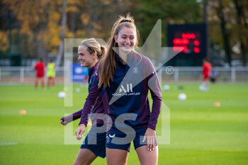2020-11-14 - Jordyn Huitema of Paris Saint Germain reacts ahead of the Women's French championship D1 Arkema football match between GPSO 92 Issy and Paris Saint-Germain on November 14, 2020 at Pierre Pibarot stadium in Clairefontaine En Yvelines, France - Photo Melanie Laurent / A2M Sport Consulting / DPPI - GPSO 92 ISSY AND PARIS SAINT-GERMAIN - FRENCH WOMEN DIVISION 1 - SOCCER