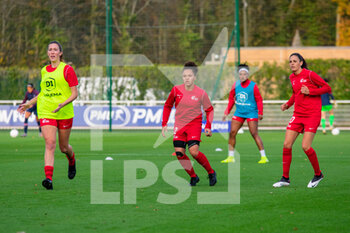2020-11-14 - Celya Barclais of GPSO 92 Issy warms up with teammates ahead of the Women's French championship D1 Arkema football match between GPSO 92 Issy and Paris Saint-Germain on November 14, 2020 at Pierre Pibarot stadium in Clairefontaine En Yvelines, France - Photo Melanie Laurent / A2M Sport Consulting / DPPI - GPSO 92 ISSY AND PARIS SAINT-GERMAIN - FRENCH WOMEN DIVISION 1 - SOCCER