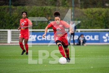2020-11-14 - Celya Barclais of GPSO 92 Issy controls the ball during the Women's French championship D1 Arkema football match between GPSO 92 Issy and Paris Saint-Germain on November 14, 2020 at Pierre Pibarot stadium in Clairefontaine En Yvelines, France - Photo Melanie Laurent / A2M Sport Consulting / DPPI - GPSO 92 ISSY AND PARIS SAINT-GERMAIN - FRENCH WOMEN DIVISION 1 - SOCCER
