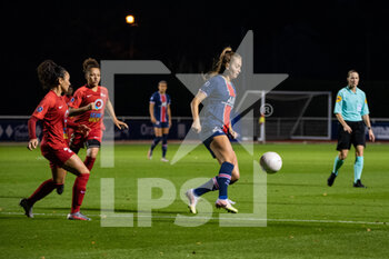 2020-11-14 - Jordyn Huitema of Paris Saint Germain controls the ball during the Women's French championship D1 Arkema football match between GPSO 92 Issy and Paris Saint-Germain on November 14, 2020 at Pierre Pibarot stadium in Clairefontaine En Yvelines, France - Photo Antoine Massinon / A2M Sport Consulting / DPPI - GPSO 92 ISSY AND PARIS SAINT-GERMAIN - FRENCH WOMEN DIVISION 1 - SOCCER