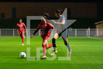 2020-11-14 - Sarah Boudaoud of GPSO 92 Issy and Nadia Nadim of Paris Saint Germain in a duel for the ball during the Women's French championship D1 Arkema football match between GPSO 92 Issy and Paris Saint-Germain on November 14, 2020 at Pierre Pibarot stadium in Clairefontaine En Yvelines, France - Photo Antoine Massinon / A2M Sport Consulting / DPPI - GPSO 92 ISSY AND PARIS SAINT-GERMAIN - FRENCH WOMEN DIVISION 1 - SOCCER