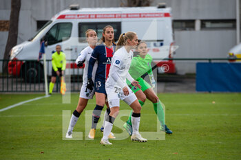 2020-12-06 - Thea Greboval of Paris FC and Sara Dabritz of Paris Saint Germain during the Women's French championship D1 Arkema football match between Paris Saint-Germain and Paris FC on December 6, 2020 at Georges Lefèvre stadium in Saint-Germain-en-Laye, France - Photo Melanie Laurent / A2M Sport Consulting / DPPI - PARIS SAINT-GERMAIN VS PARIS FC - FRENCH WOMEN DIVISION 1 - SOCCER