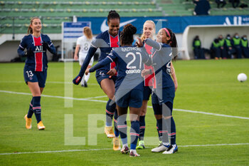 2020-12-06 - Marie Antoinette Katoto of Paris Saint Germain celebrates the goal with teammates during the Women's French championship D1 Arkema football match between Paris Saint-Germain and Paris FC on December 6, 2020 at Georges Lefèvre stadium in Saint-Germain-en-Laye, France - Photo Melanie Laurent / A2M Sport Consulting / DPPI - PARIS SAINT-GERMAIN VS PARIS FC - FRENCH WOMEN DIVISION 1 - SOCCER