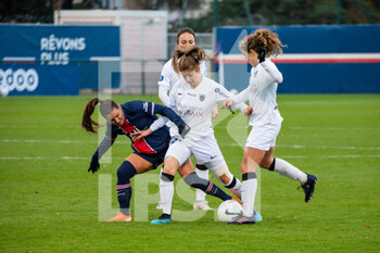 2020-12-06 - Ramona Bachmann of Paris Saint Germain and Camille Catala of Paris FC fight for the ball during the Women's French championship D1 Arkema football match between Paris Saint-Germain and Paris FC on December 6, 2020 at Georges Lefèvre stadium in Saint-Germain-en-Laye, France - Photo Melanie Laurent / A2M Sport Consulting / DPPI - PARIS SAINT-GERMAIN VS PARIS FC - FRENCH WOMEN DIVISION 1 - SOCCER