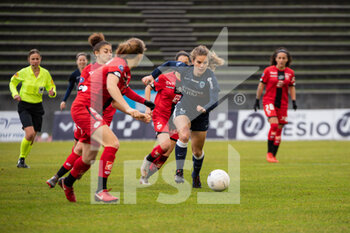 2020-12-12 - Daphne Corboz of Paris FC controls the ball during the Women's French championship D1 Arkema football match between Paris FC and Dijon FCO on December 12, 2020 at Robert Bobin stadium in Bondoufle, France - Photo Antoine Massinon / A2M Sport Consulting / DPPI - PARIS FC VS DIJON FCO - FRENCH WOMEN DIVISION 1 - SOCCER