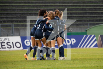2020-12-12 - Gaetane Thiney of Paris FC celebrates the goal with teammates during the Women's French championship D1 Arkema football match between Paris FC and Dijon FCO on December 12, 2020 at Robert Bobin stadium in Bondoufle, France - Photo Antoine Massinon / A2M Sport Consulting / DPPI - PARIS FC VS DIJON FCO - FRENCH WOMEN DIVISION 1 - SOCCER