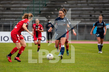 2020-12-12 - Gaetane Thiney of Paris FC controls the ball during the Women's French championship D1 Arkema football match between Paris FC and Dijon FCO on December 12, 2020 at Robert Bobin stadium in Bondoufle, France - Photo Melanie Laurent / A2M Sport Consulting / DPPI - PARIS FC VS DIJON FCO - FRENCH WOMEN DIVISION 1 - SOCCER