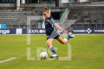 2020-12-12 - Thea Greboval of Paris FC controls the ball during the Women's French championship D1 Arkema football match between Paris FC and Dijon FCO on December 12, 2020 at Robert Bobin stadium in Bondoufle, France - Photo Melanie Laurent / A2M Sport Consulting / DPPI - PARIS FC VS DIJON FCO - FRENCH WOMEN DIVISION 1 - SOCCER