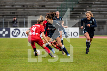2020-12-12 - Lena Goetsch of Dijon FCO and Clara Mateo of Paris FC in a duel for the ball during the Women's French championship D1 Arkema football match between Paris FC and Dijon FCO on December 12, 2020 at Robert Bobin stadium in Bondoufle, France - Photo Melanie Laurent / A2M Sport Consulting / DPPI - PARIS FC VS DIJON FCO - FRENCH WOMEN DIVISION 1 - SOCCER